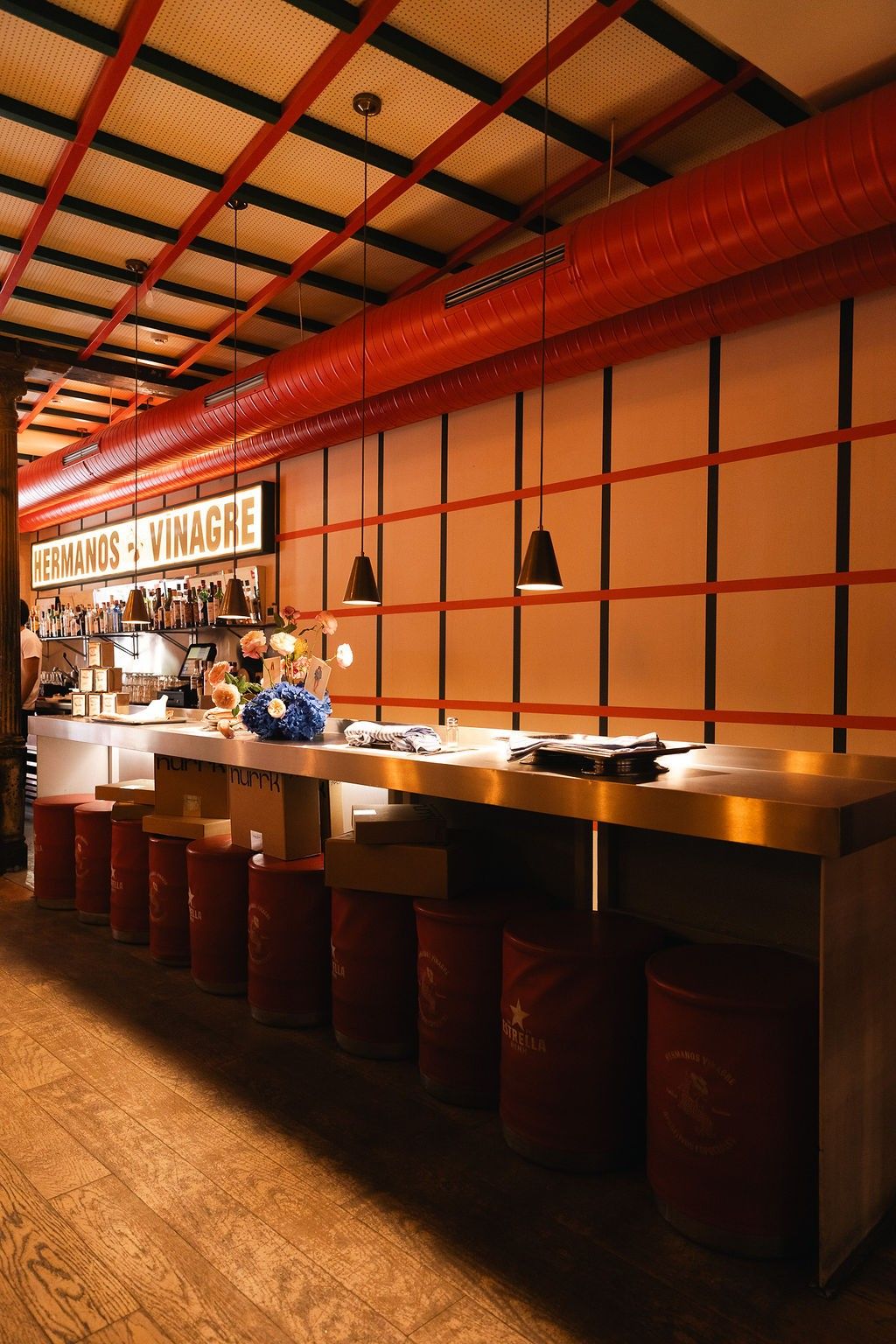 Hermanos Vinagre bar dressed with flowers for the Nurrk launch