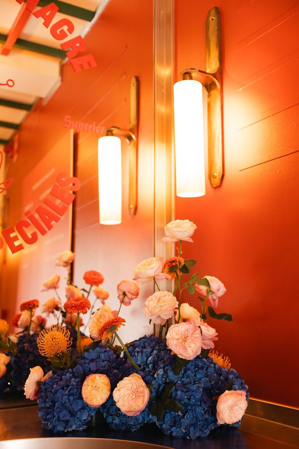 Flower arrangement on the bar during the Nurrk event