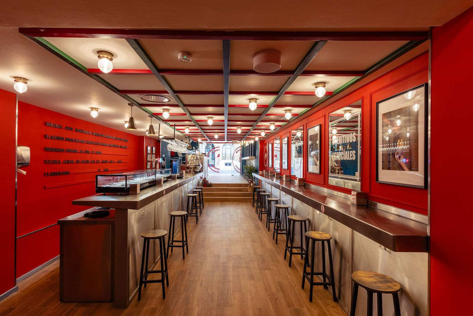 Long bar and red walls at Hermanos Vinagre Zaragoza